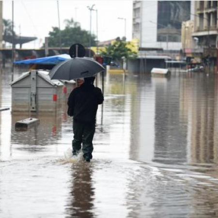 Exceso de lluvias causa temblores y pánico en ciudad del sur de Brasil golpeada por catástrofe climática