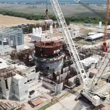 Denuncian que el gobierno de Milei desfinanció la construcción de dos reactores nucleares