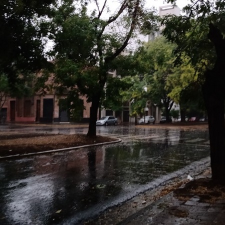 Elevan a 'amarillo' el nivel de alerta por tormentas en La Plata