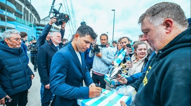 El "Kun" Agüero fue homenajeado con una estatua en el estadio del Manchester City