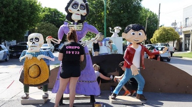 La Plata recibió el año con la tradicional y emotiva quema de muñecos y "Coco" fue el ganador del concurso de la Municipalidad