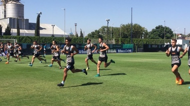 Nery Domínguez entrenó en forma diferenciada en Racing pero jugará el domingo