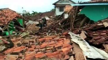 Se eleva a 222 los muertos por el tsunami que golpeó a Indonesia
