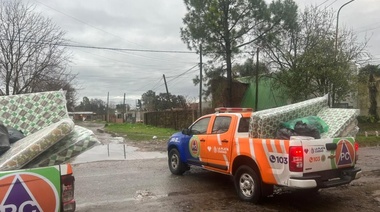 Municipio platense asiste a las familias afectadas con refugio, viandas, abrigo y colchones