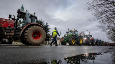 Agricultores de Francia anuncian un "asedio" a París y no ceden en sus protestas