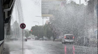 Calles inundadas, subte interrumpido y cortes de luz por la intensa lluvia en CABA