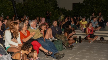 Pantalla gigante al aire libre: estas son son las funciones que llegan al Cine Móvil de La Plata