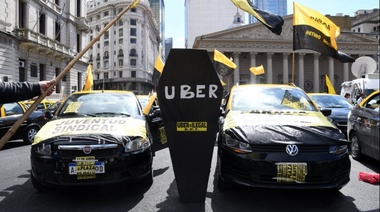 Otra protesta de taxistas en el Obelisco contra Uber y Cabify