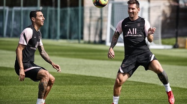 Messi tuvo su primer entrenamiento en el PSG y se mostró feliz con sus nuevos compañeros