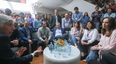 Junto a Garro, Vidal visitó una empresa de tecnología en La Plata