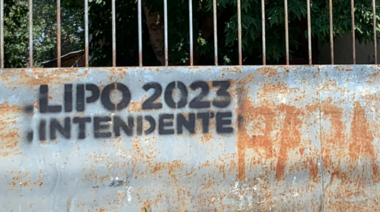 En Melchor Romero y San Carlos los frentes particulares no se salvaron de pintadas “Lipo intendente”