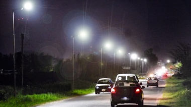 Instalan nuevas luces LED en la Avenida 38, que conecta Romero y San Carlos