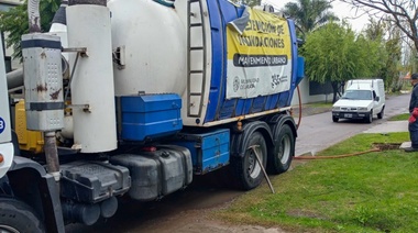 Alerta amarilla: así trabajan los camiones desobstructores para garantizar la circulación del agua