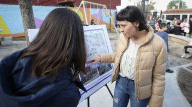Mayra Mendoza inauguró la puesta en valor de la Plaza Manuel Lombardía en el Barrio IAPI