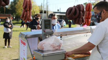 Con gran éxito, debutó la “Feria Municipal” en Los Hornos