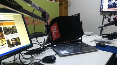 Sábado: Desde las 8, "Decisión967, la política en vivo", con entrevistas y actualidad por Radio 96 de La Plata