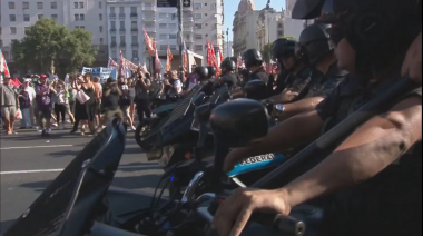 Fuerzas de seguridad avanzaron sobre manifestantes que ocuparon calles alrededor del Congreso