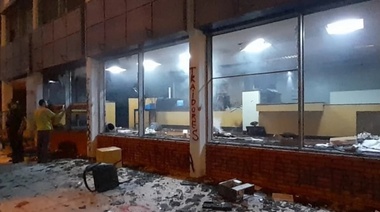 Incendiaron la redacción de diario El Chubut con sede en Trelew