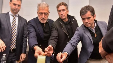 Dirigentes del fútbol argentino participaron en acto conmemorativo por el atentando a la AMIA