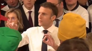 Entre abucheos y tras cuatro horas de retraso, Macron inauguró el Salón de la Agricultura en París