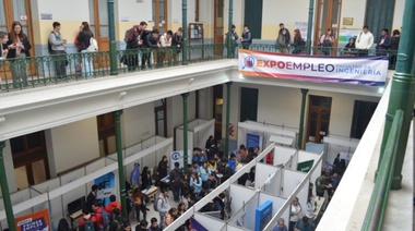 Cerca de mil estudiantes y graduados pasaron por la feria de empleo de la Facultad de Ingeniería