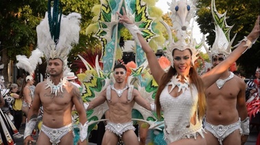 Tras un espectáculo histórico, Villa Elvira y Altos de San Lorenzo brillaron al ritmo del carnaval