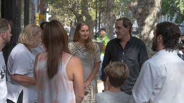 Veredas a la Obra: la Municipalidad  de La Plata comenzó con la entrega de baldosas a frentistas