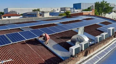 Académicos chilenos diseñan proyecto de reciclaje de paneles solares