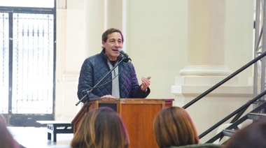 Garro participó de un congreso con docentes, auxiliares y estudiantes para debatir sobre educación