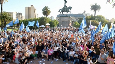 A minutos de la veda: Ayer fuerte apoyo de Alak a Massa, y referentes de UxP haciendo campaña en la ciudad