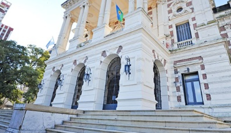 Provincia de Buenos Aires acordó con las y los representantes gremiales docentes un aumento escalonado de 10%