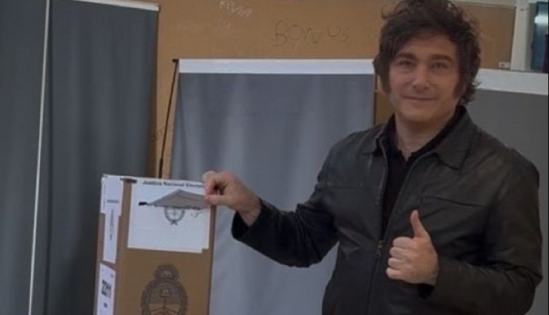 Voto el Presidente sin hacer declaraciones