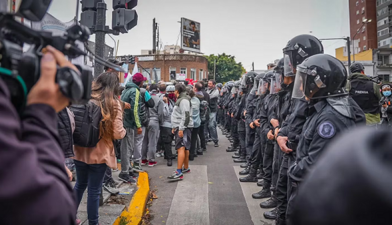 Máxima tensión en Vicente López: fuerzas federales avanzaron contra piquetes