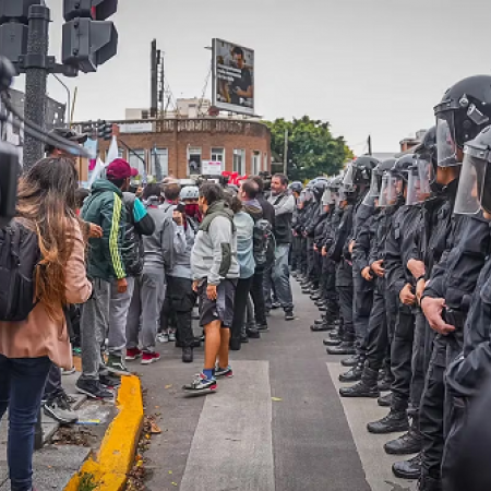 Máxima tensión en Vicente López: fuerzas federales avanzaron contra piquetes