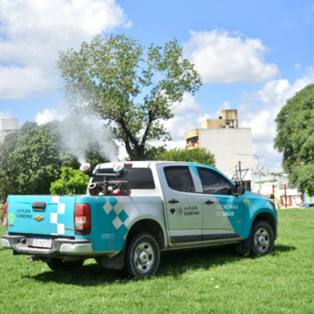 Fumigan para prevenir el dengue en La Plata: las tareas de este martes