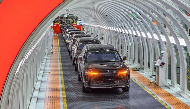 PIB chino alcanzará récord máximo de 140 billones de yuanes en 2025