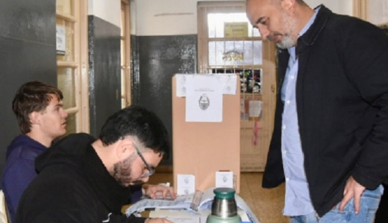 Votó Leandro Bazze (Somos): “Que sea una gran jornada democrática”, pidió el platense