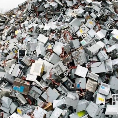 ¿Por qué el exceso de residuos digitales causa uno de los mayores daños al planeta?