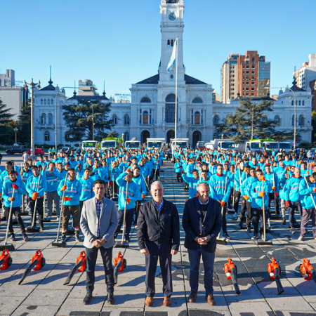 Con un equipo de 400 barrenderos y barrenderas, Alak busca reforzar el mantenimiento del espacio público