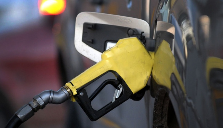El Gobierno postergó el aumento del Impuesto a los Combustibles