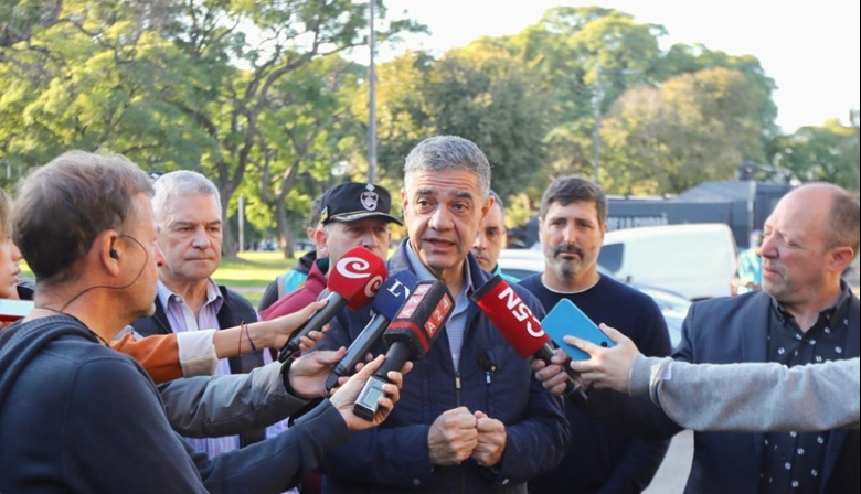 Megaoperativo en Chacarita: la Ciudad desalojó a 5 mil manteros que ocupaban el Parque Los Andes
