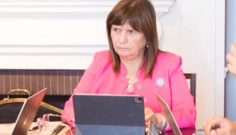 Bullrich criticó la marcha universitaria y el rector de UNaB le contestó