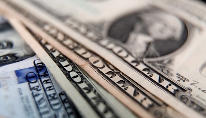 El dólar blue cerró en alza, y cotizó a $1070 para la venta