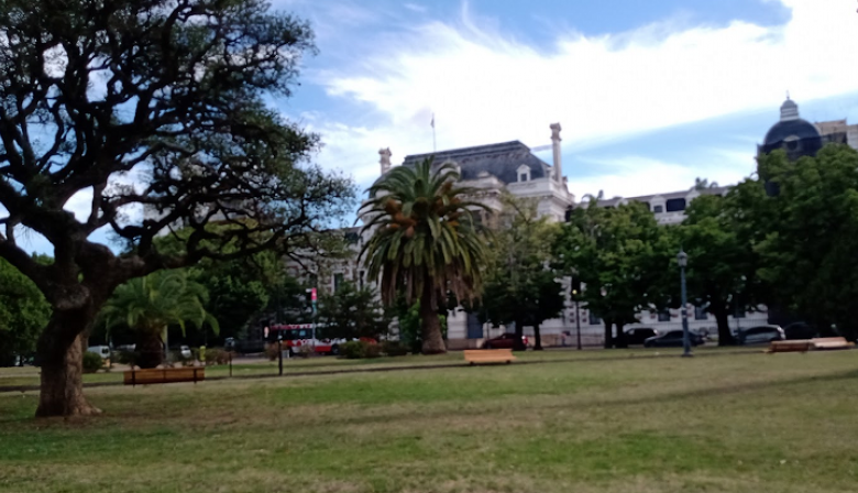 Día del Trabajador con cielo mayormente nublado en La Plata, pero sin lluvias