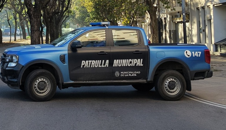 Caos de tránsito en La Plata por arreglos en dos plazas céntricas: la oposición cruzó al gobierno de Alak