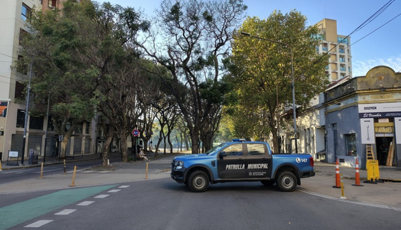 Municipio inició la pavimentación en plazas claves, y Leguizamón (PRO) dijo que “felicito al Municipio a pesar de sus funcionarios que lo trabaron cuando lo propusimos”