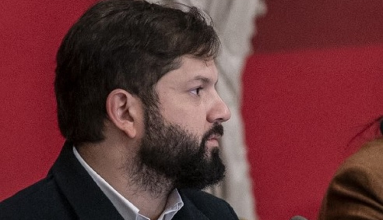 Gabriel Boric calificó los incidentes en Avellaneda como un asunto de Estado para Chile