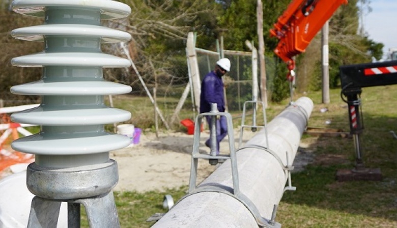 Edelap continúa adaptándose al cambio climático: ya instaló 1600 nuevas columnas de hormigón en sus redes