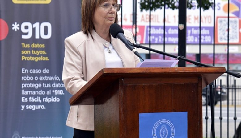 Bullrich presentó *910 para bloqueo inmediato de celulares robados
