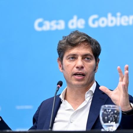 El plan secreto de Kicillof para volver a eternizar intendentes